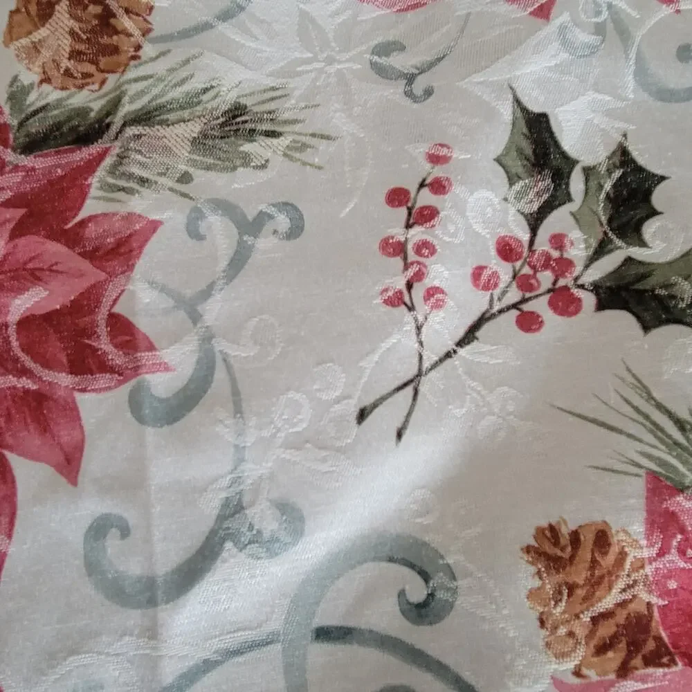 Poinsetta Holly Mistletoe Pinecone Patterned Cloth Napkins Christmas‎ Holiday 4